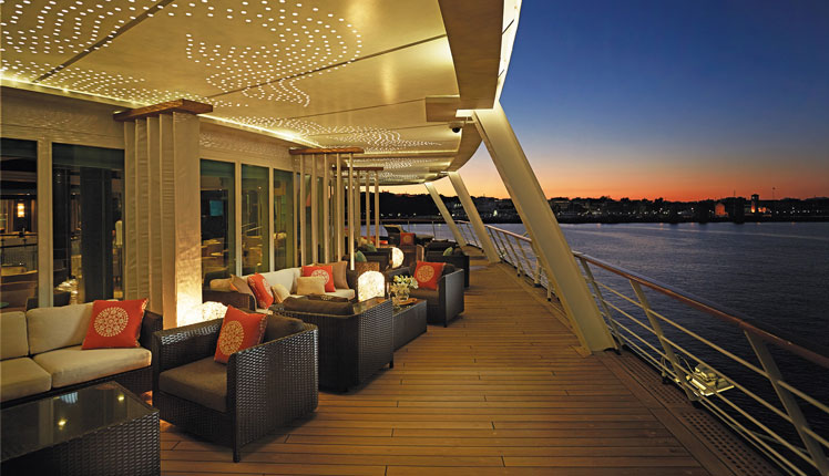 VOY-Horizon-Lounge-Deck