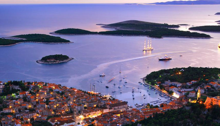 romulic_-hvar_nocna_wide