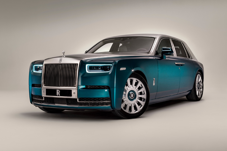 2021 Rolls-Royce Phantom Features 3,000 Sustainable Tail Feathers, Creating Stunning Artwork